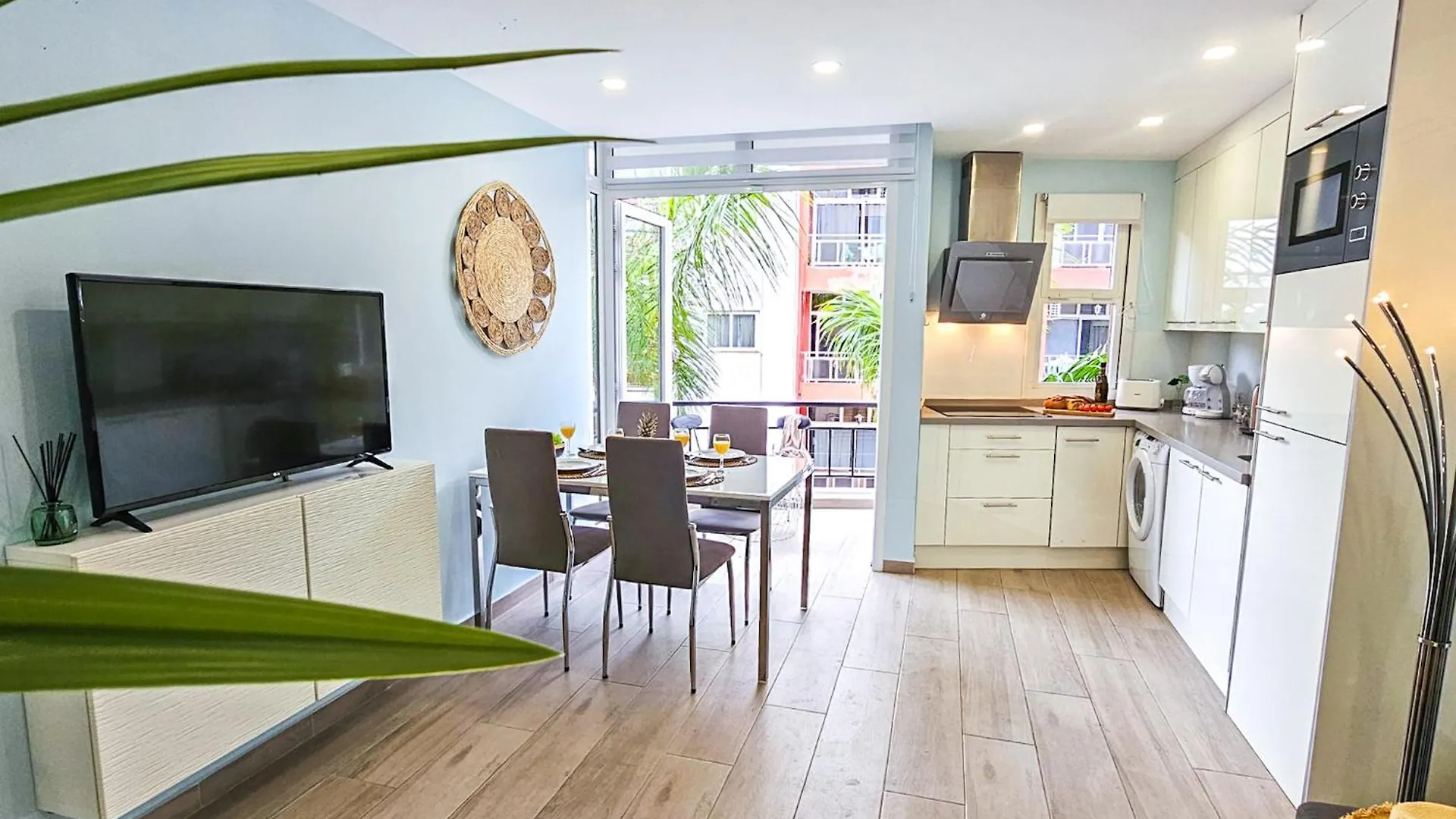 Palms2Beach Appartement - 200M Van Strand Met Airco En Wifi لوس كريستيانوس 0*,  إسبانيا